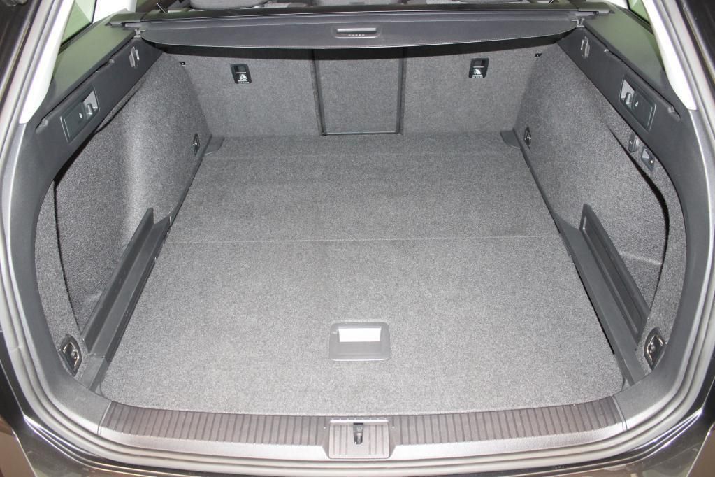 Volkswagen Passat Variant Business 1.5 TSI DSG AHK*RFK*PDC