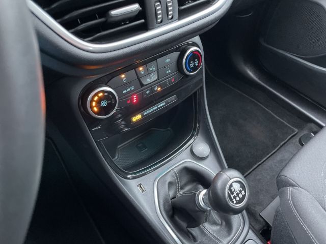 Fahrzeugabbildung Ford Puma 1.0 EcoBoost Mild Hybrid Titanium AHK, Navi