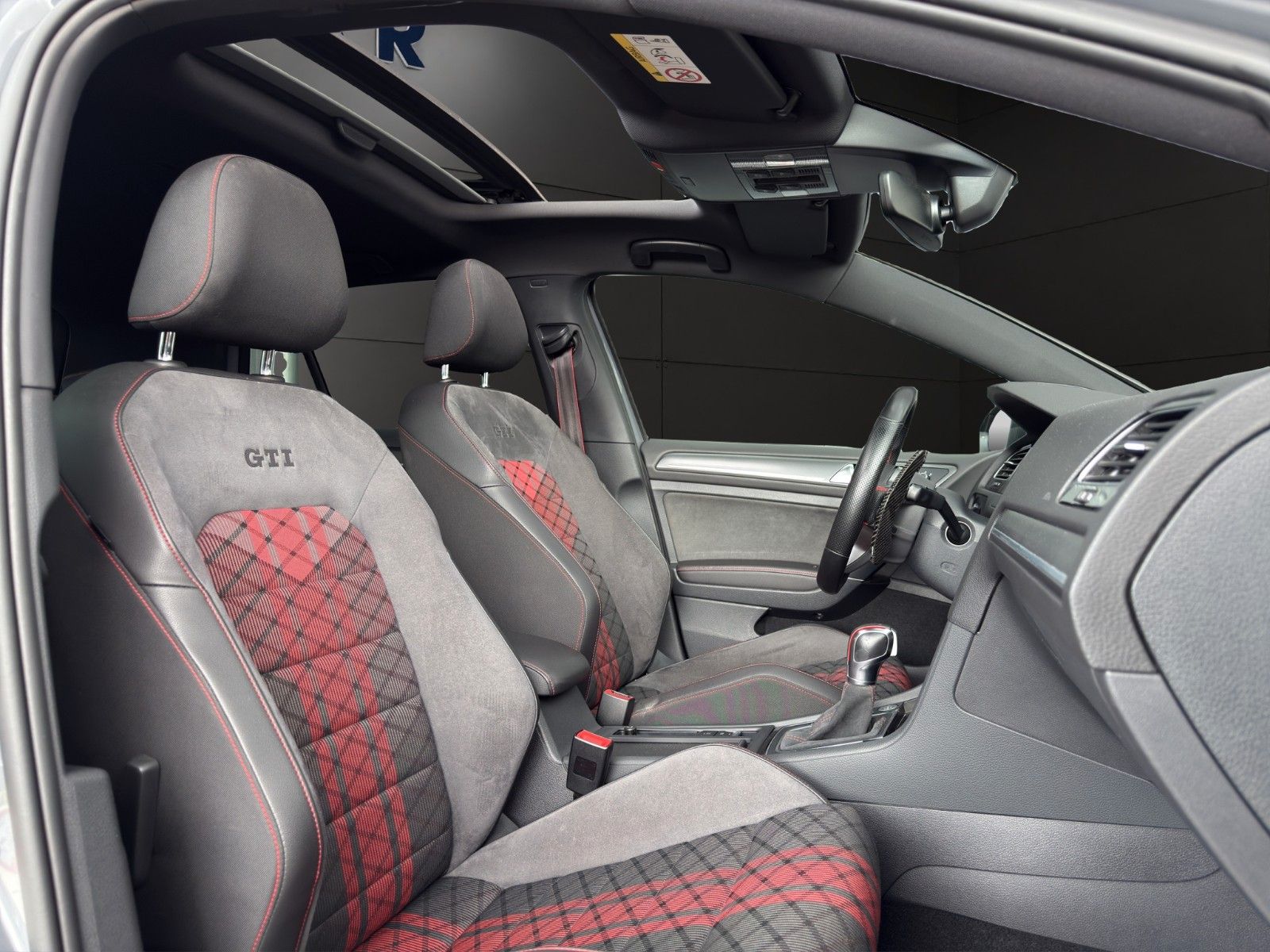 Fahrzeugabbildung Volkswagen Golf VII Lim. GTI TCR *Pano*Kamera*Carplay*ACC