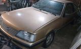 Opel Monza A 2.5 E + 3.0 Motor dazu - Opel Monza mit Benzin-Antrieb