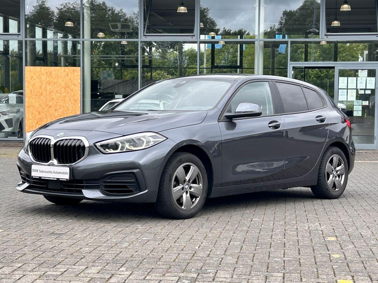 BMW 118i Aut. Limousine Advantage / Glasdach / WLAN