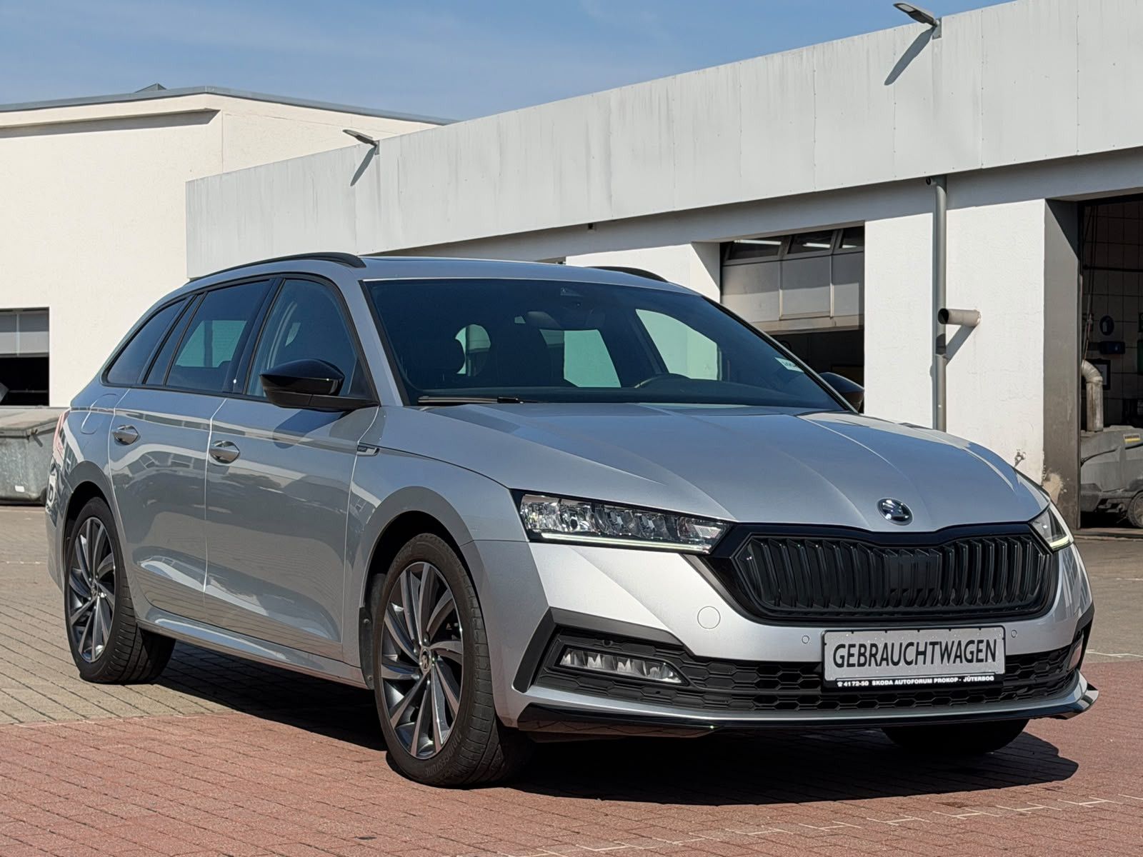 Fahrzeugabbildung SKODA Octavia Combi Sportline*PANO