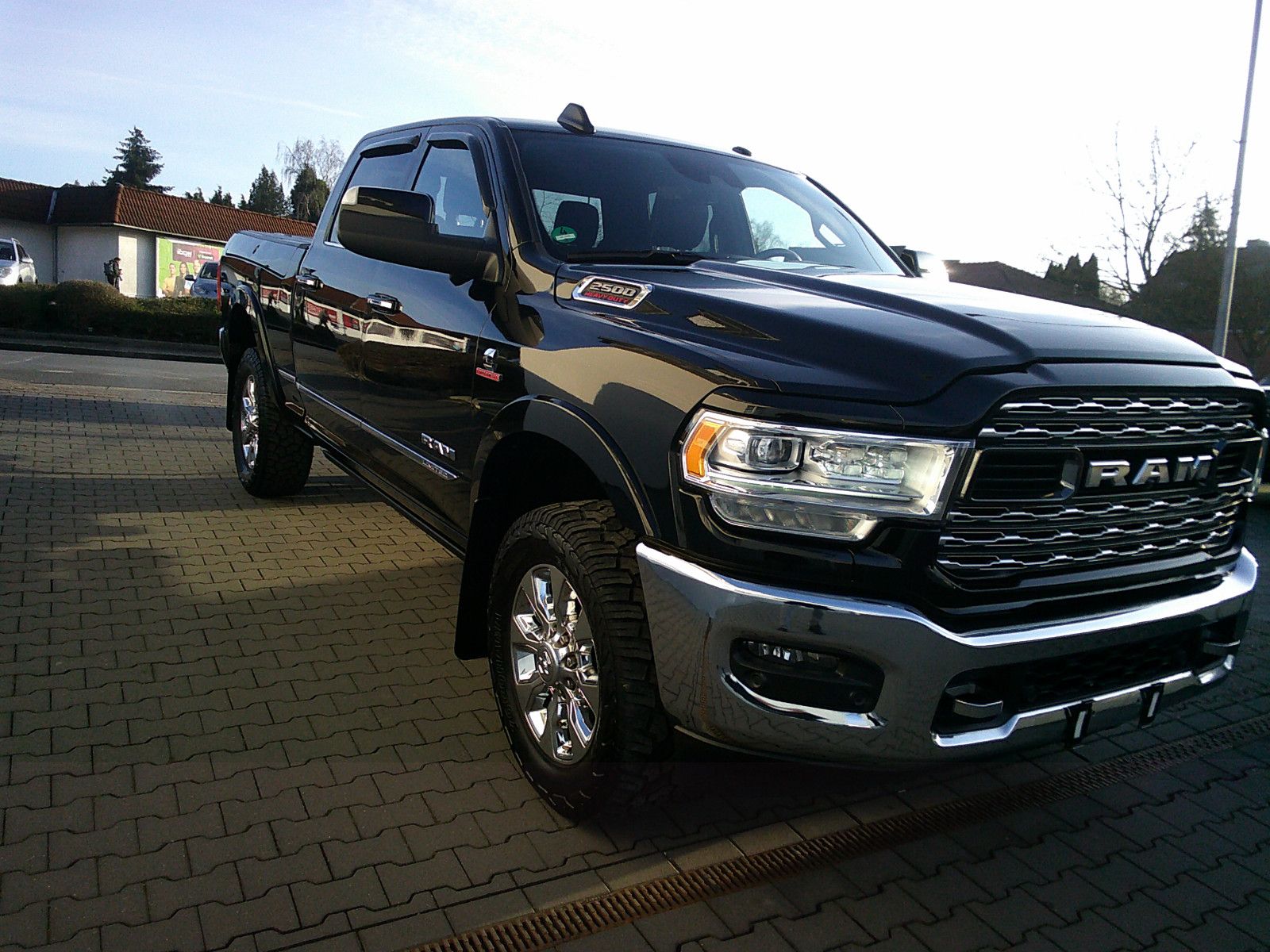 Fahrzeugabbildung Dodge RAM 2500 Limited Crew Cab 6,7 Cummins/Box