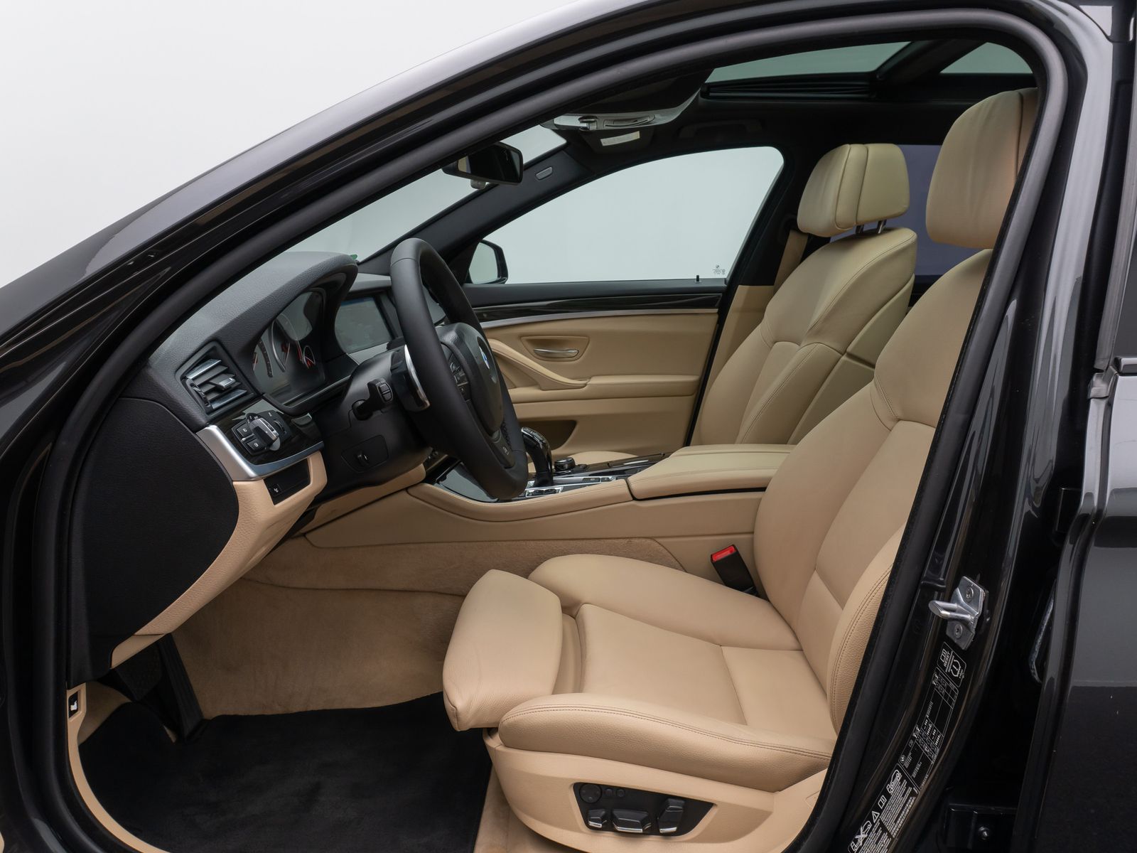 Fahrzeugabbildung BMW 530d xD M Sport Kamera HUD NaviPro Panorama HiFi