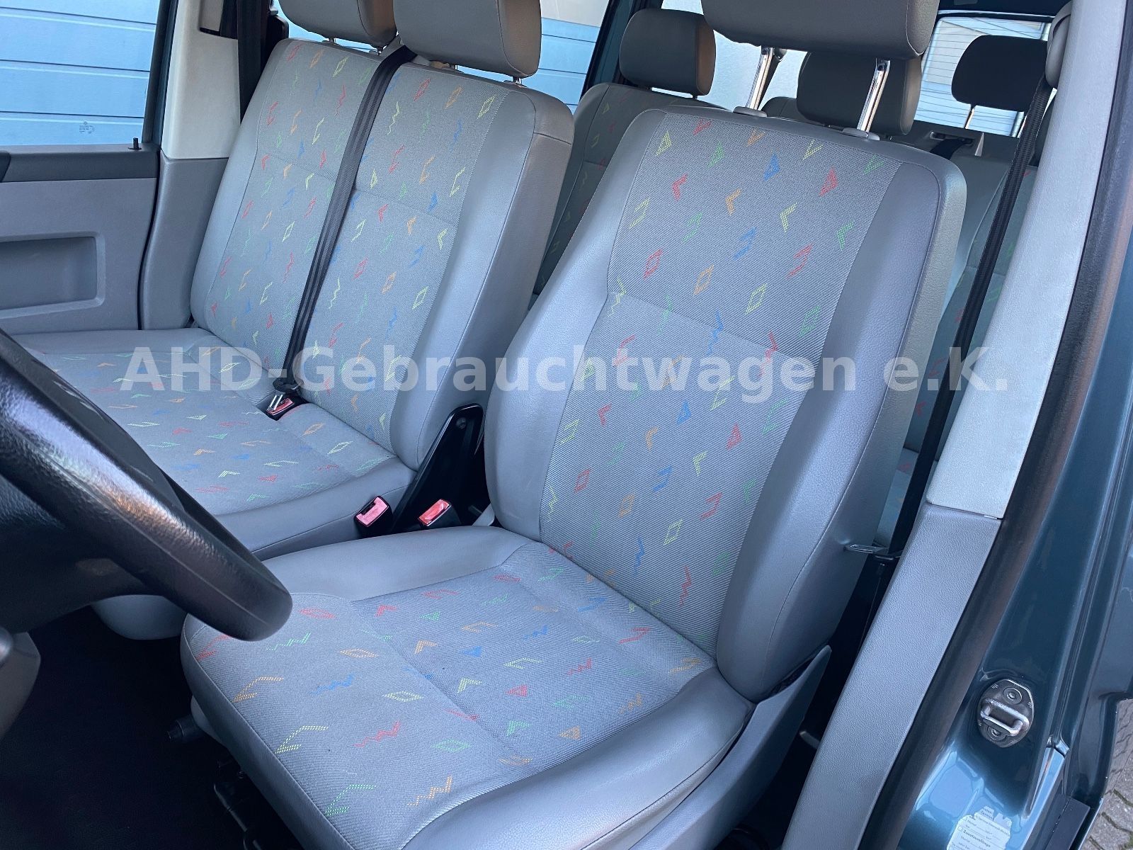 Fahrzeugabbildung Volkswagen T5 Langer Radstand 1.9 TDI 9-Sitzer Klima AHK