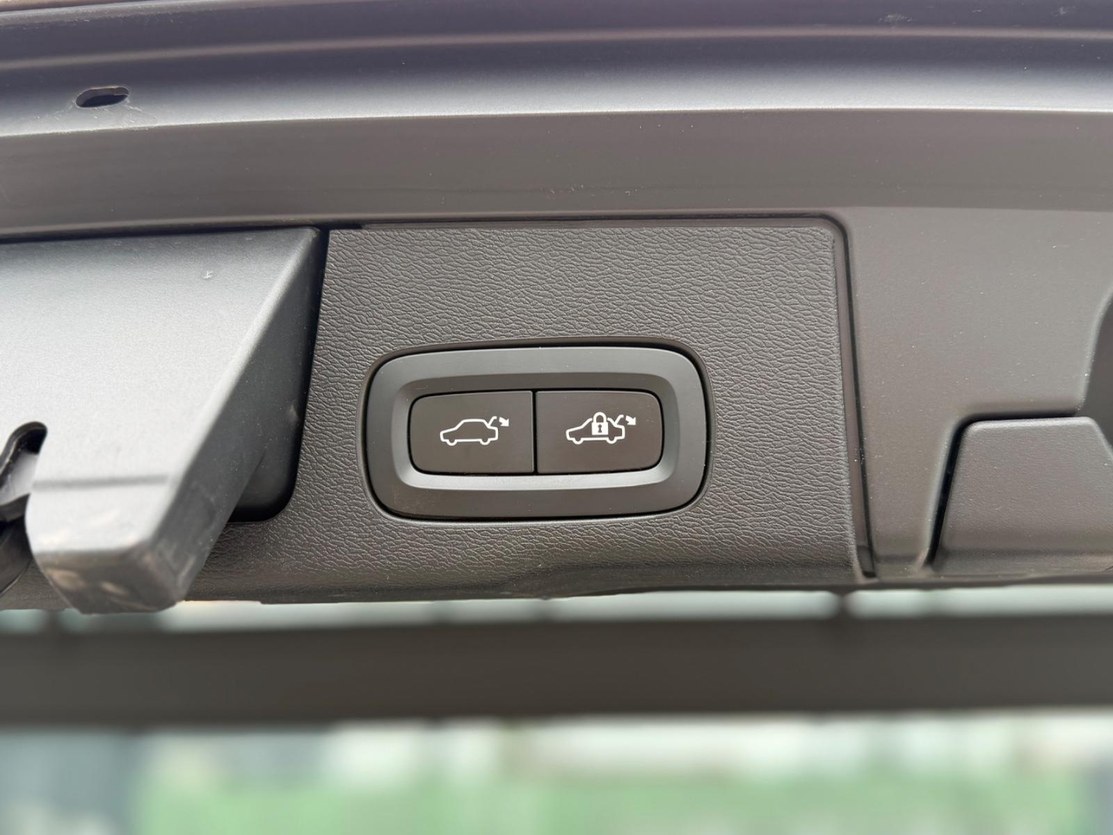 Volvo XC60 Momentum Pro*LEDER*ACC*LED*SENSUS*APPLECAR