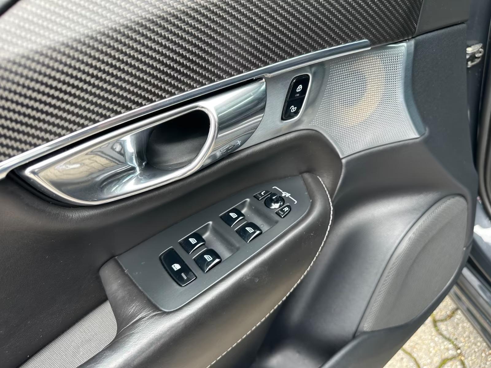 Volvo XC90 R-Design AWD KEY Stand AHK Pano ACC Luft