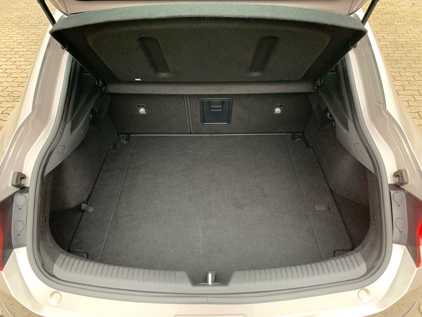 Fahrzeugabbildung Hyundai i30 Fastback 1.4 T-GDI Premium Navi Pan.Dach