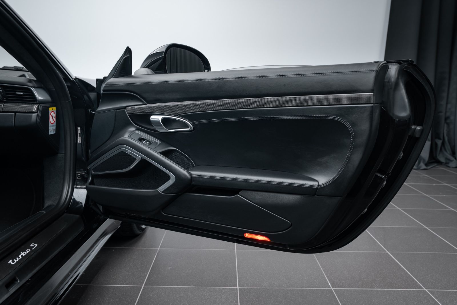 Fahrzeugabbildung Porsche 991 Turbo S APPROVED/BURMESTER/LIFT/SCHECKHEGE.