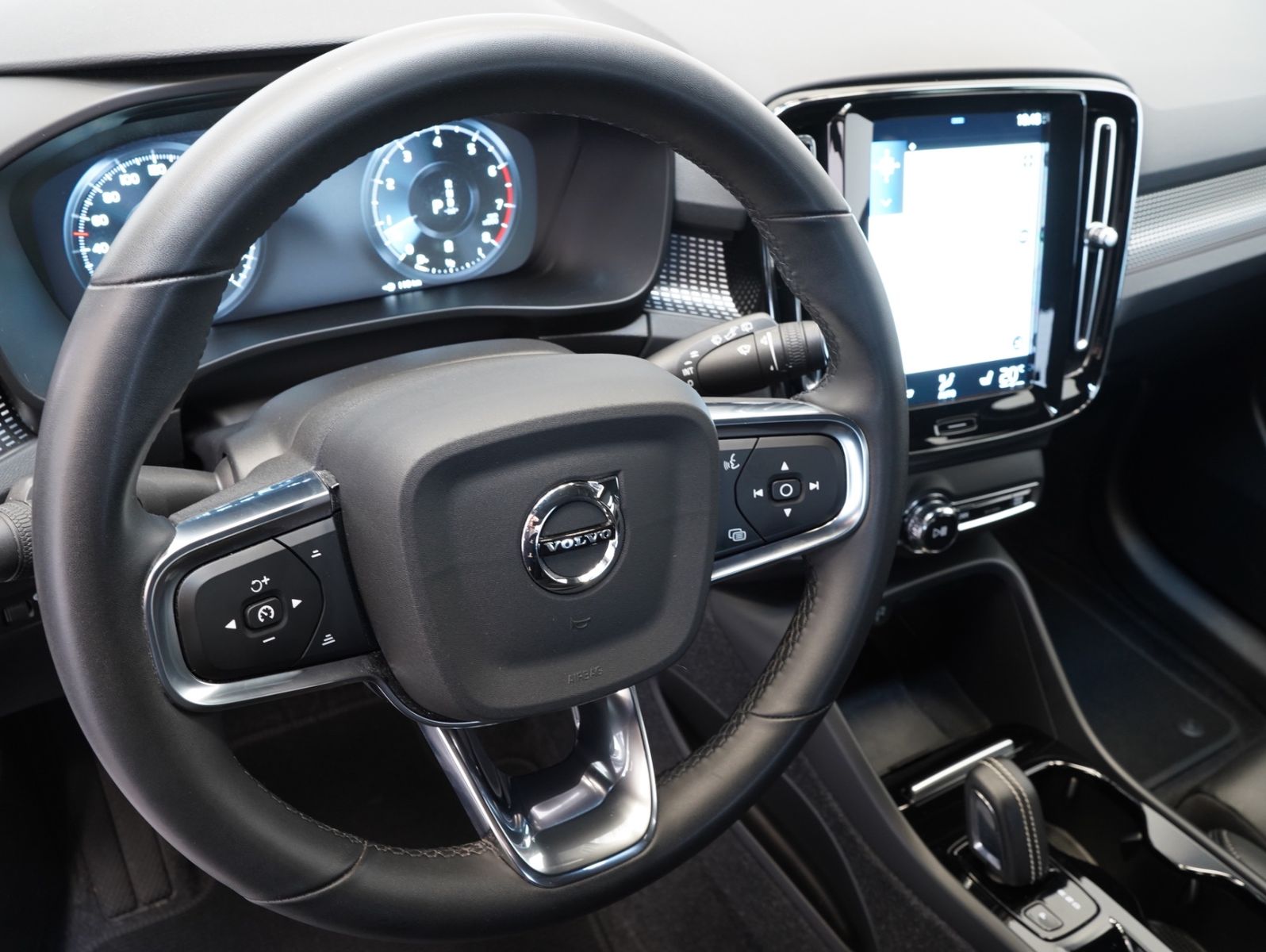 Fahrzeugabbildung Volvo XC40 B4 B R Design LED/NAVI/ACC/LEDER/360°