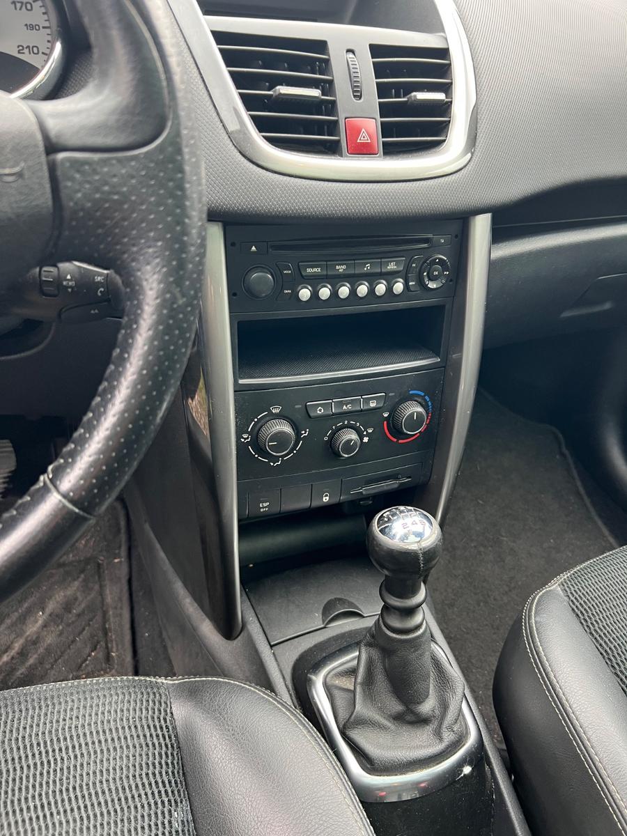 Peugeot 207 2012 — photo 12