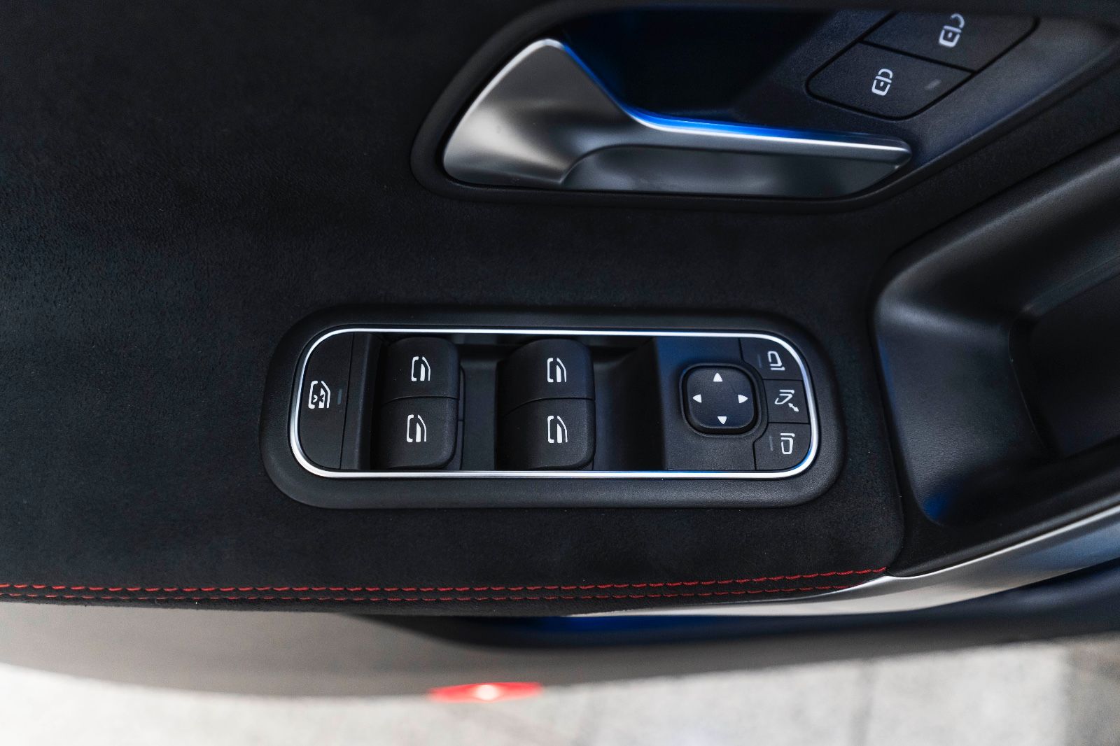 Fahrzeugabbildung Mercedes-Benz CLA 45 AMG 4MATIC 360° LED ALC AMBIENTE SZH NAV