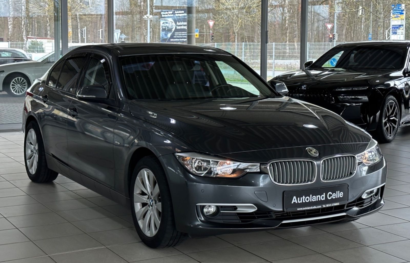 Fahrzeugabbildung BMW 320i Modern Line Glasdach PDC Klimaautomatik