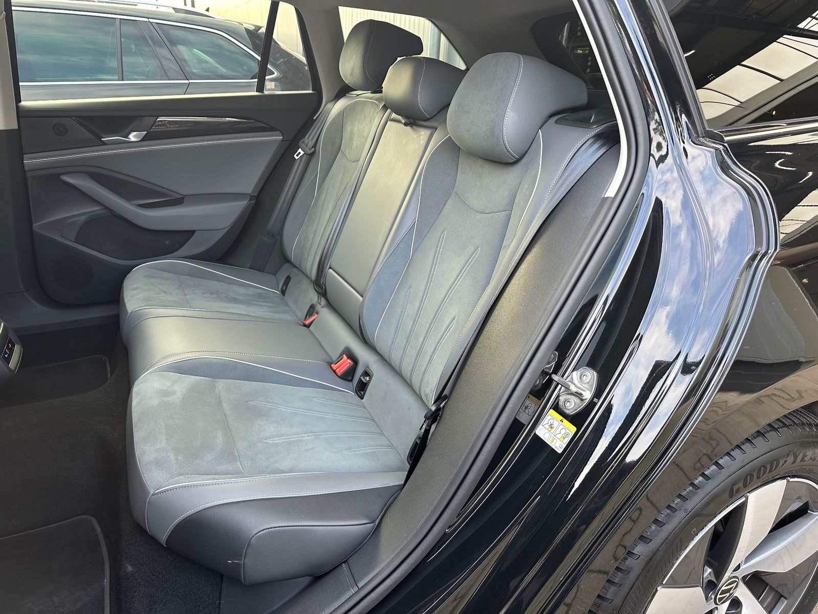 Fahrzeugabbildung Volkswagen Passat Variant 2.0 TDI DSG Business NAV+LED+AHK