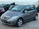 Mercedes-Benz A 180 /TEILEDER/AUTOMATIK/SERVICE NEU/NAVI - gebrauchte Mercedes-Benz A 180 aus dem Jahr 2010