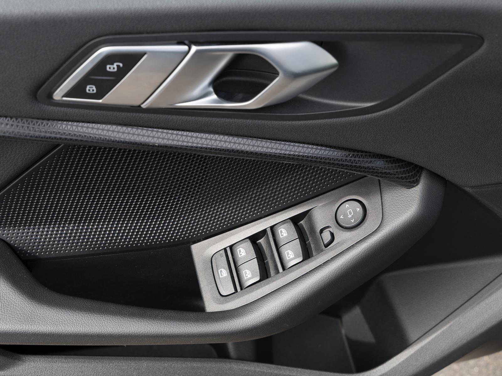 BMW 118i Sport Line NAVI GJ-REIFEN SHADOW-LINE LED P