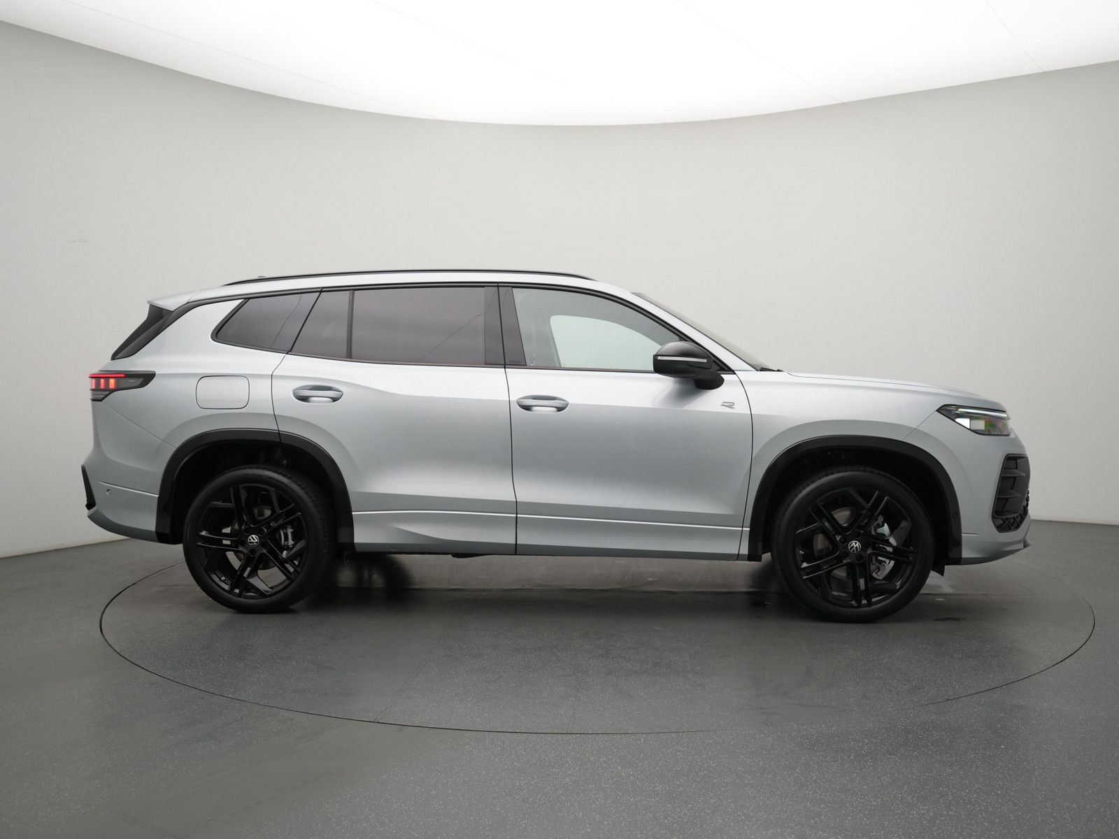 Volkswagen Tayron DSG eHybrid R-Line MATRIX LEDER PANO AHK imagem 3