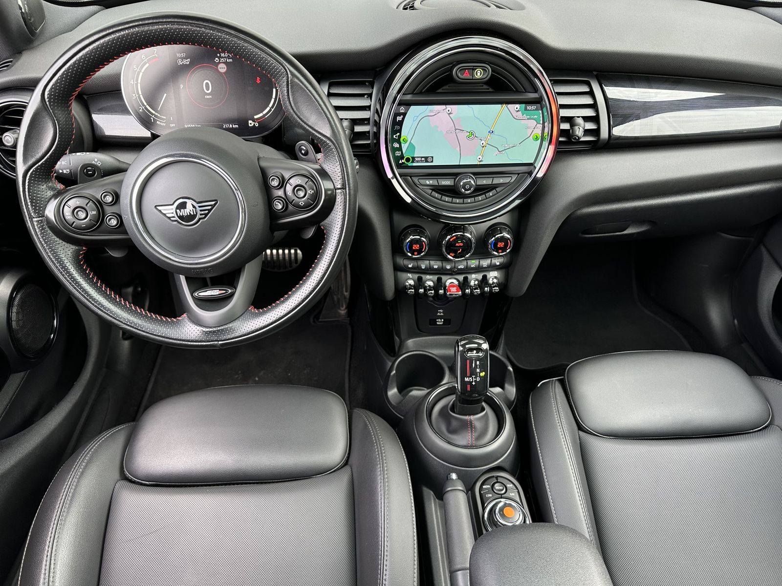 Fahrzeugabbildung MINI Cooper S Sport-Aut. JCW NAV+LED+PANO+ACC+H&K+1HD