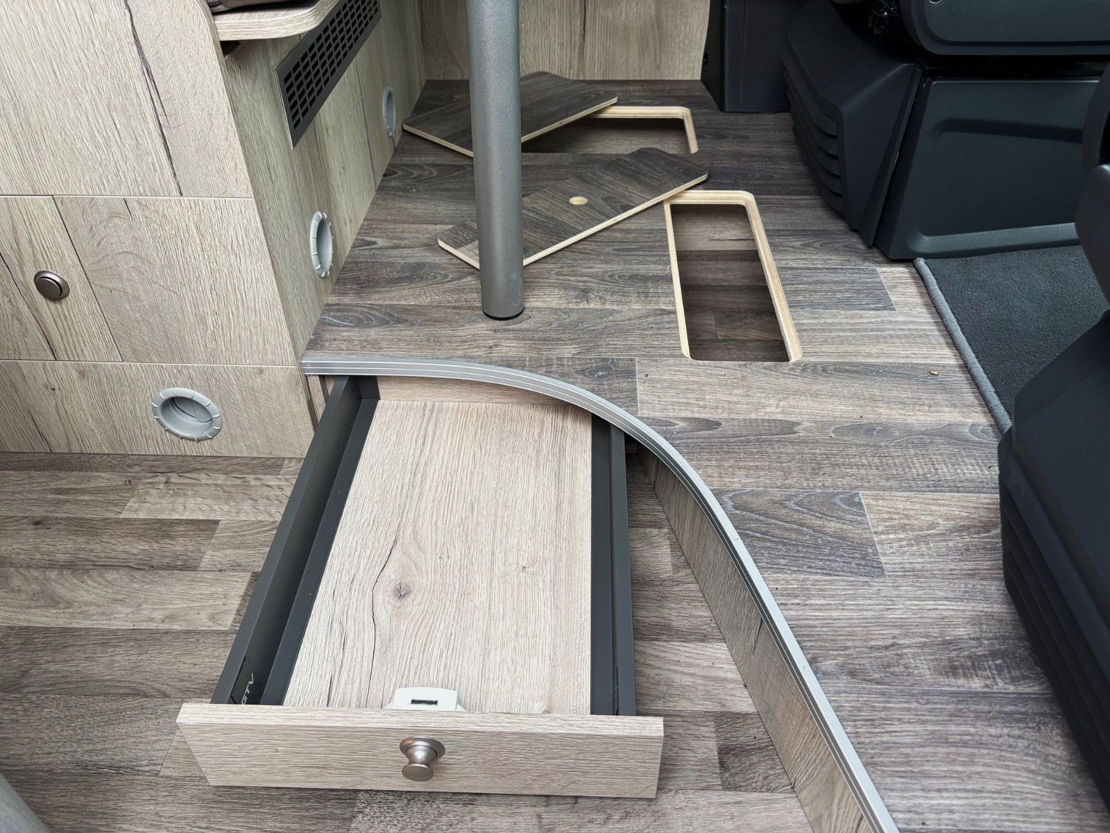 Fahrzeugabbildung MegaMobil 600 Classic - TV-Lithium-Solar-AHK-Media-18