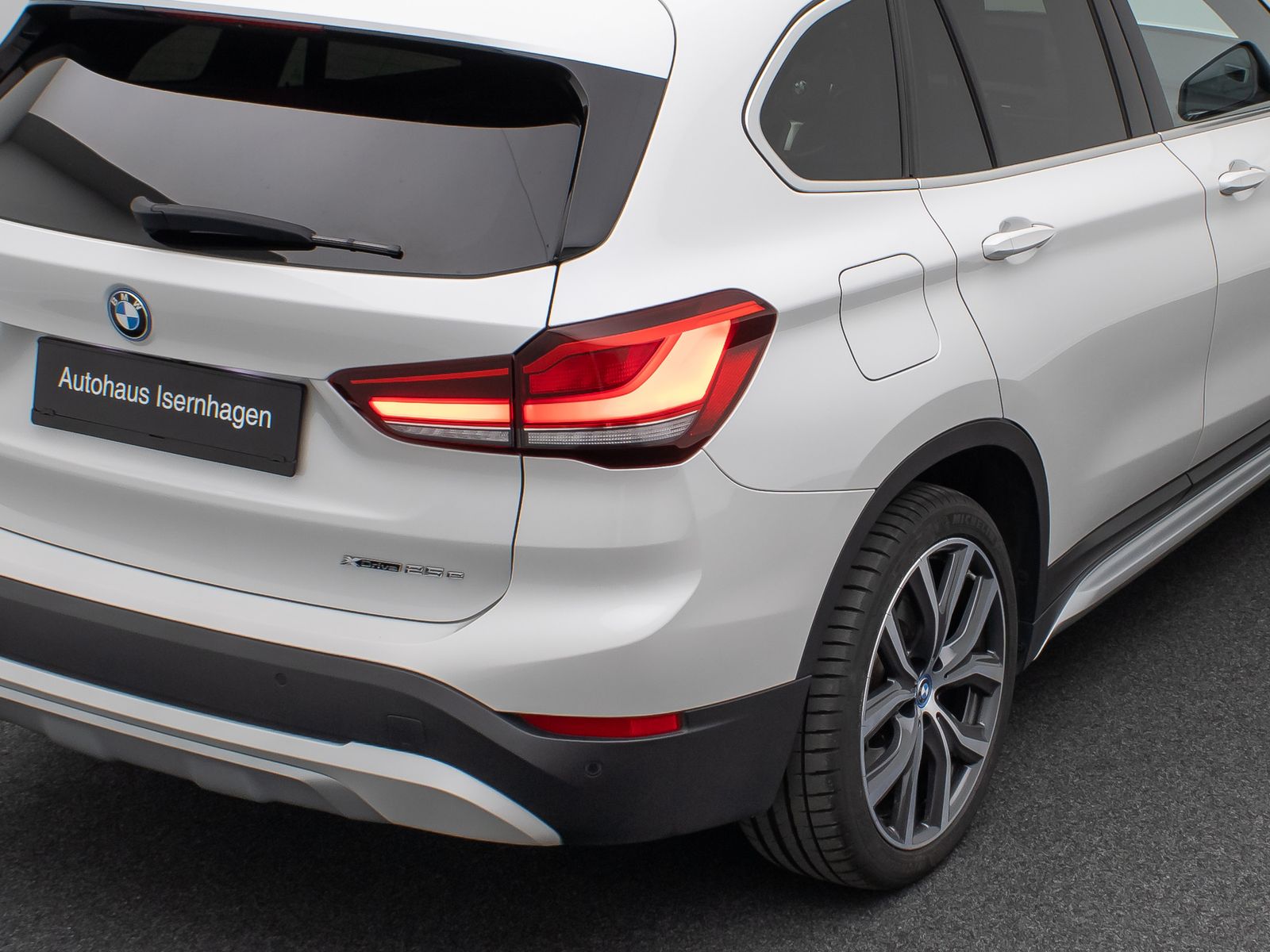 Fahrzeugabbildung BMW X1 xD25e xLine HUD Navi+ HiFi DAB Kamera 19Zoll