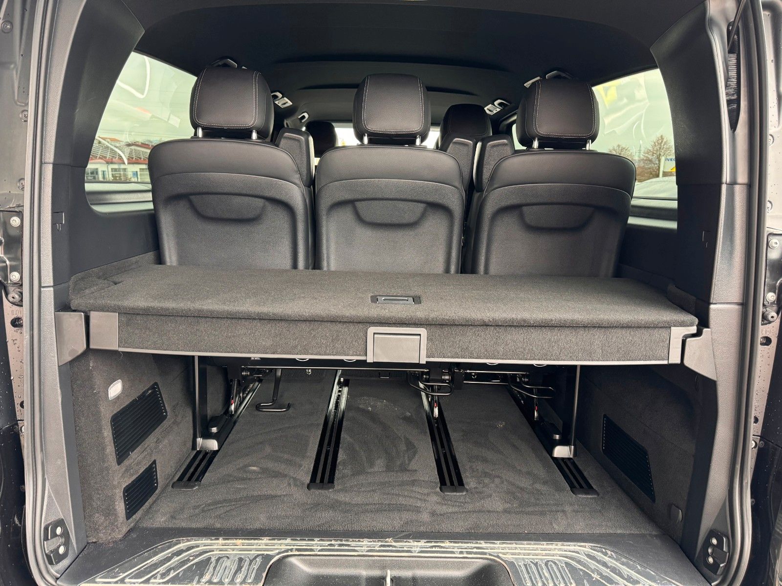 Fahrzeugabbildung Mercedes-Benz V 300 4MATIC AVA ED AMG Extral AIRMATIC Stdh AHK