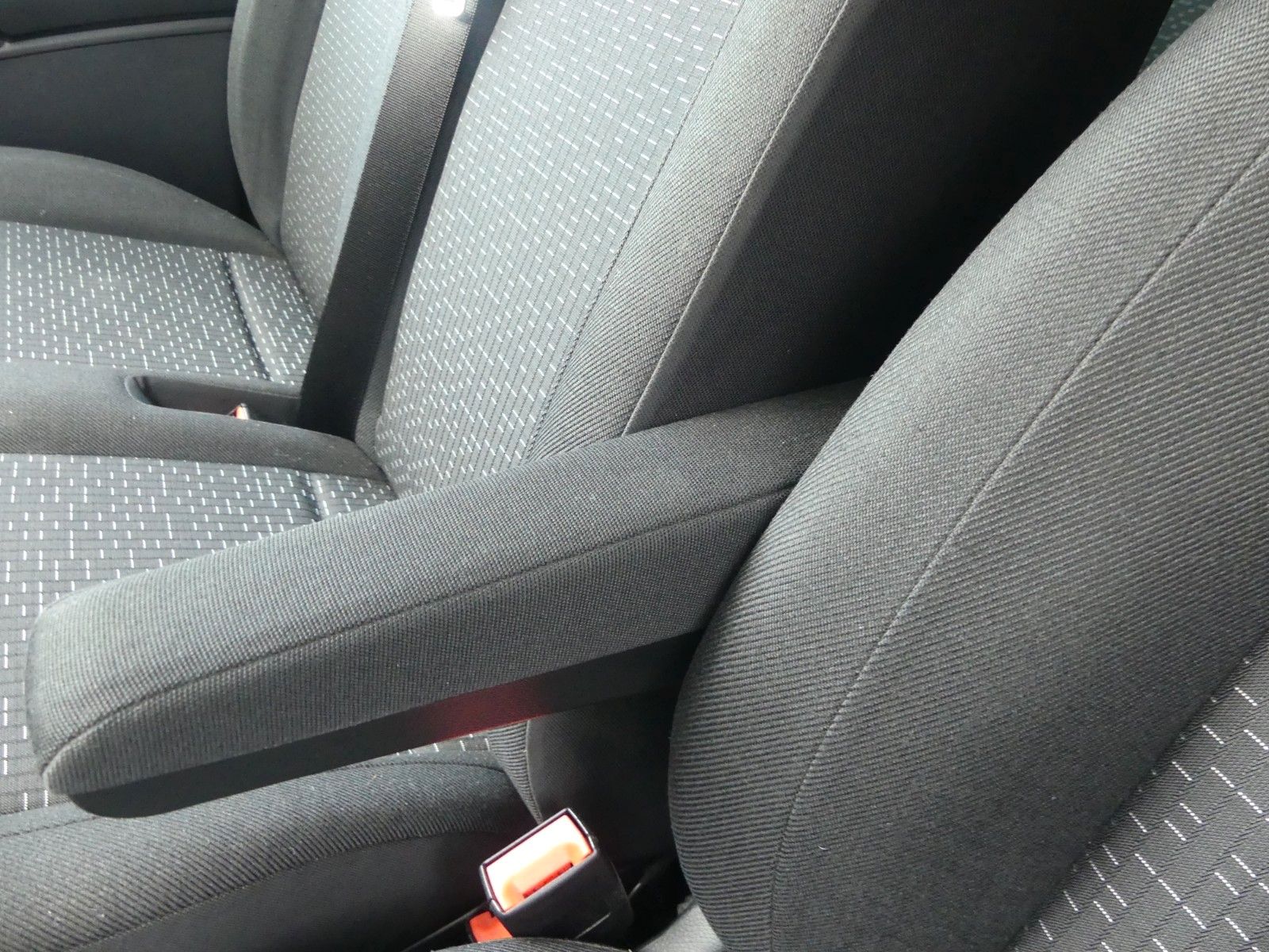 Fahrzeugabbildung Mercedes-Benz Vito Tourer 116 CDI Pro lang 9 Sitzer AHK
