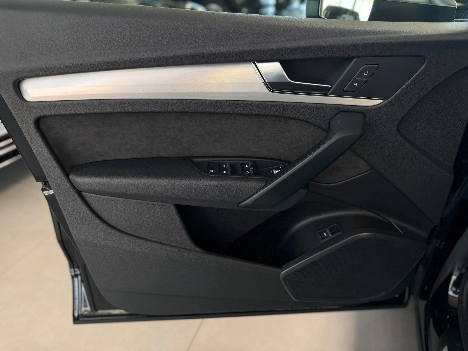 Fahrzeugabbildung Audi SQ5 3.0TDI quattro "Magnetic-Ride 3-Zonen-Klima"