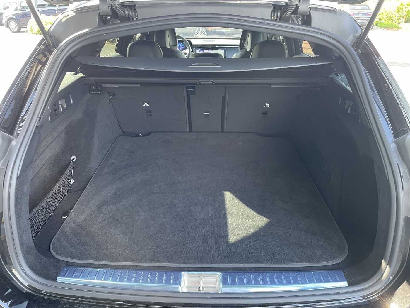 Fahrzeugabbildung Mercedes-Benz E 220 d T AMG-Line AHK+Distr+R-Kamera +Ambiente+