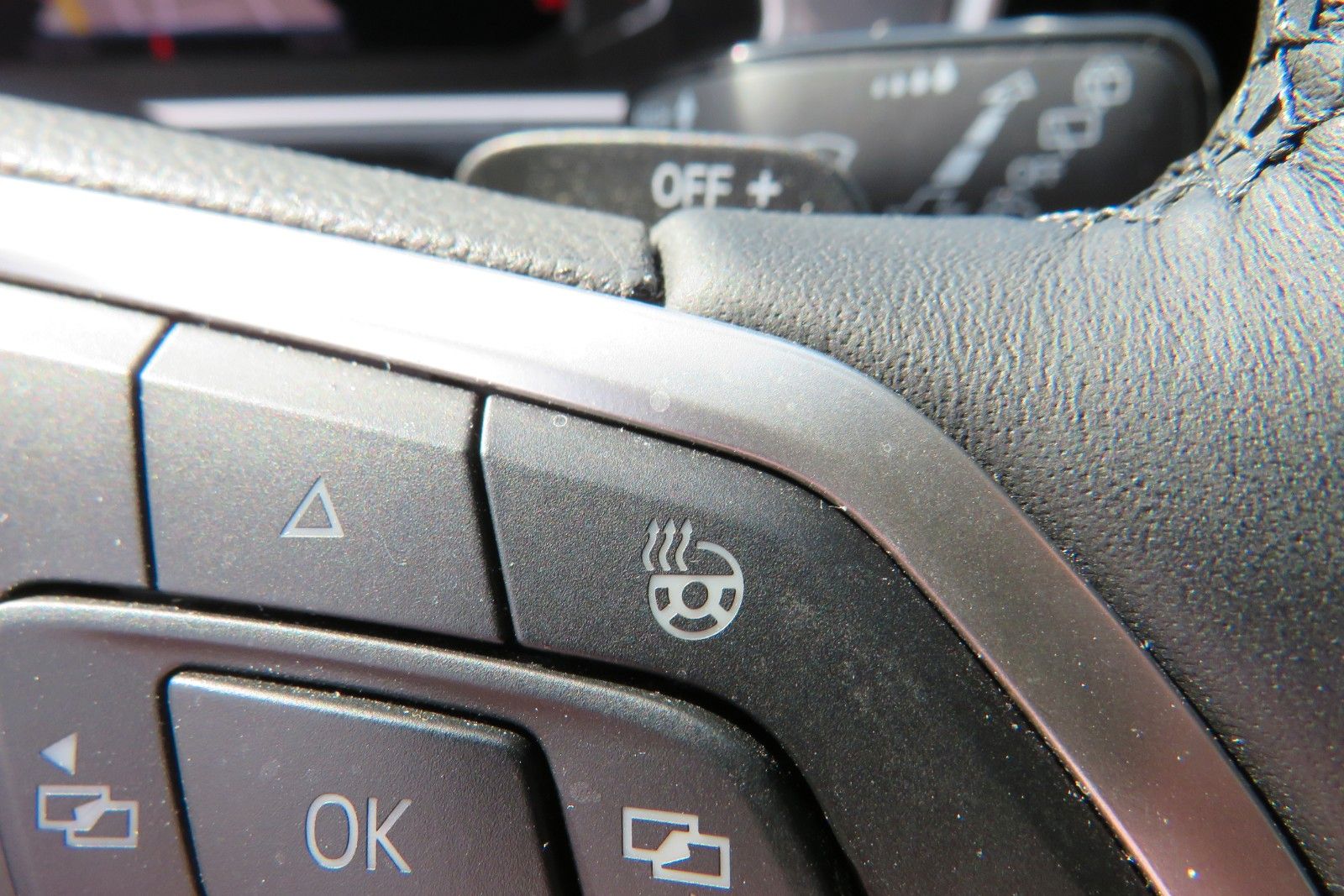 Fahrzeugabbildung Volkswagen T-Roc Style KAMERA ACC NAVI APP SITZH DIGI-COPI