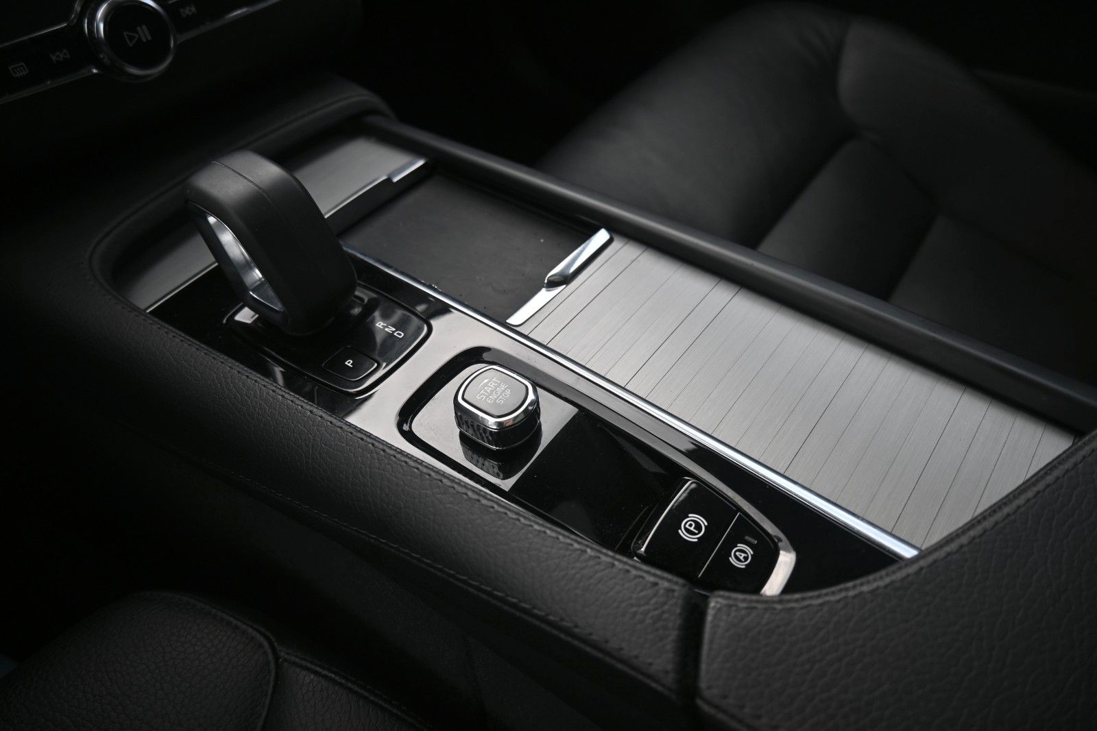 Fahrzeugabbildung Volvo XC90 T8 AWD RC Inscription Expression*RFK*PANO*