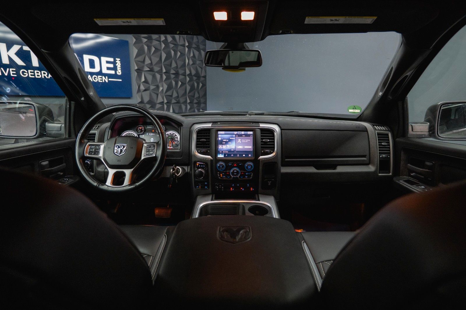 Fahrzeugabbildung Dodge RAM 5.7 V8 HEMI 4x4 OFFROAD Night-Paket *LED*AHK