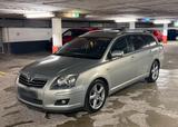 Toyota Avensis 2.2 D-CAT *Xenon* TÜV* AHK * - Toyota Avensis in Krefeld