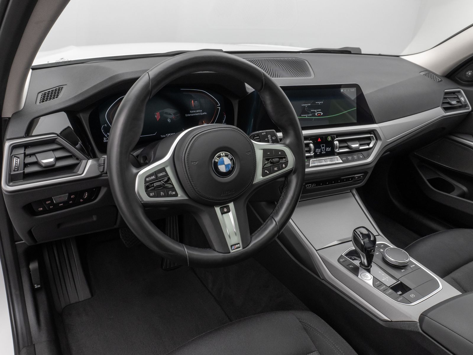 Fahrzeugabbildung BMW 320d  xD Panorama Kamera HUD DAB H/K Lenkradhzg