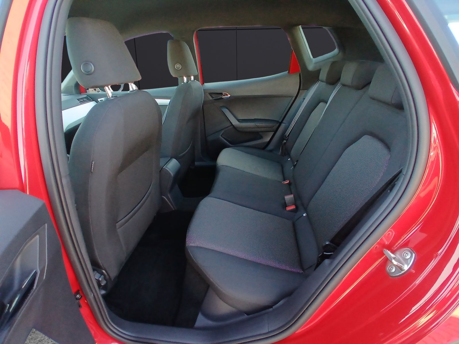 Fahrzeugabbildung SEAT Arona TSI Xcellence DSG LED AHK Navi ACC RFK SH