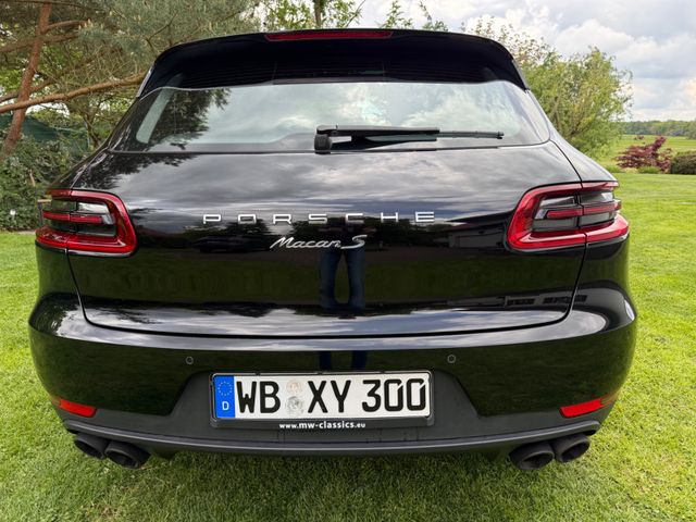 PORSCHE Macan