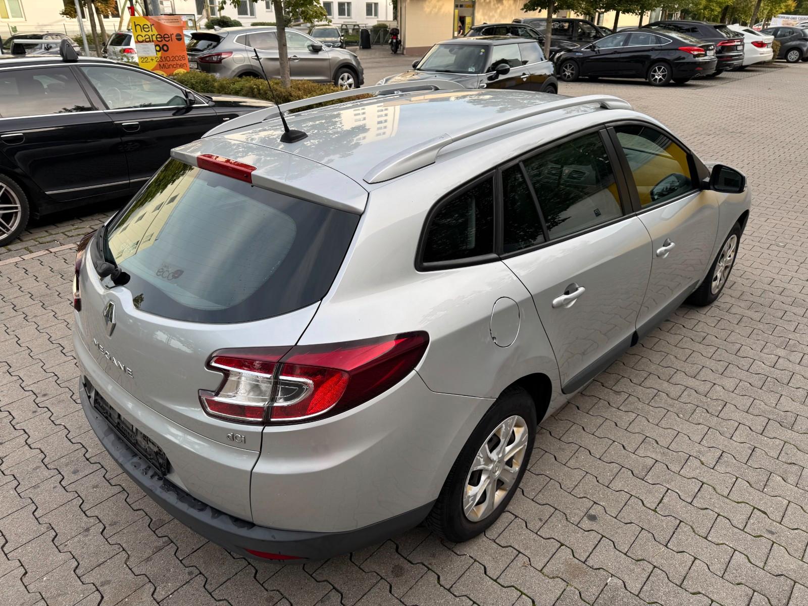 Renault Megane 2011 — photo 18
