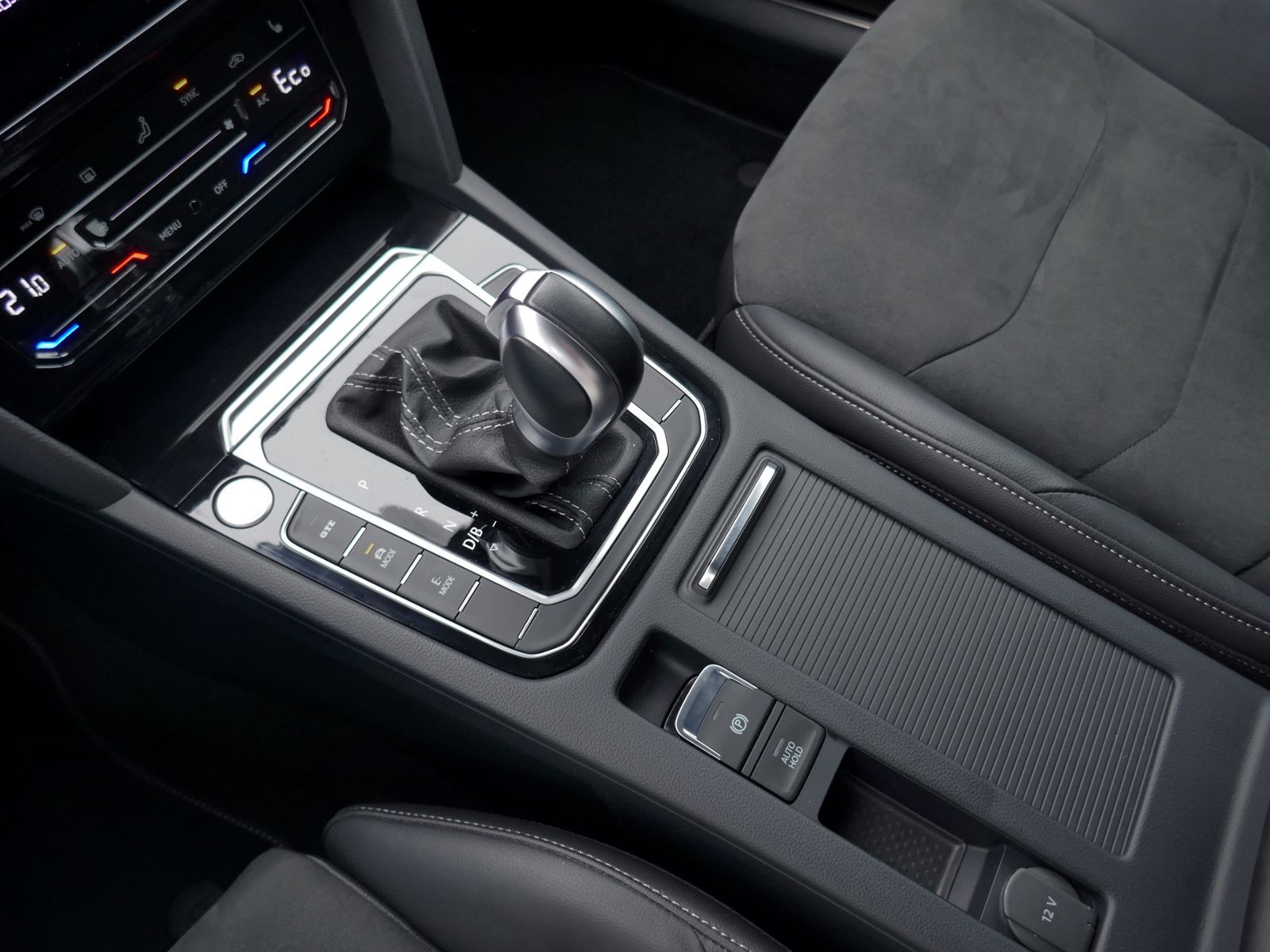 Fahrzeugabbildung Volkswagen Arteon SB R-Line 1.4 eHybrid DSG | LED AHK RFK