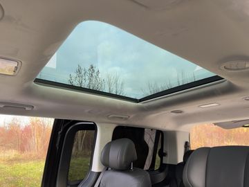 Hyundai STARIA 1.6 T-GDI Signature (225PS) Panodach