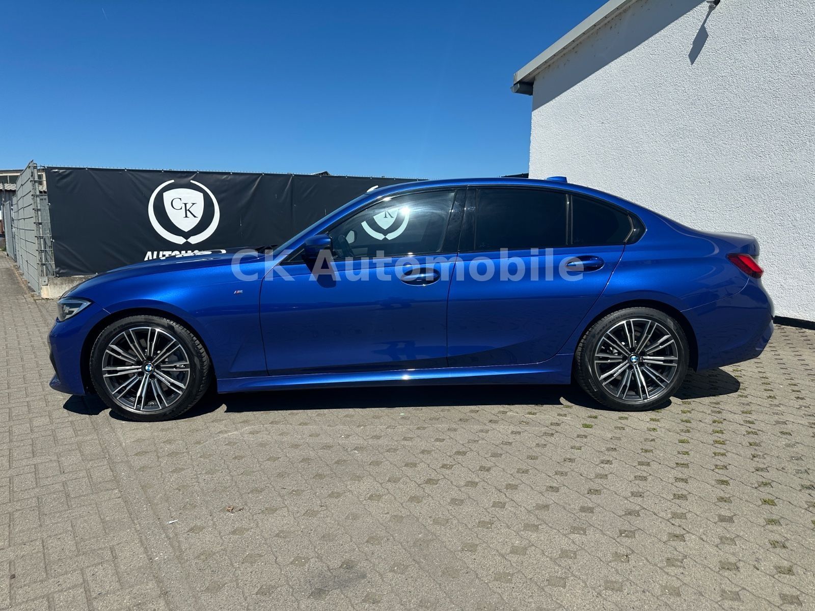 Fahrzeugabbildung BMW 330d Lim. M-Sport /Shadow-Line/Navi/Leder/LED
