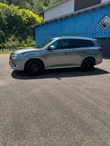 Mitsubishi Outlander 2.4 MIVEC PHEV 4WD PLUS SPIRIT - Mitsubishi Outlander: Plus Spirit