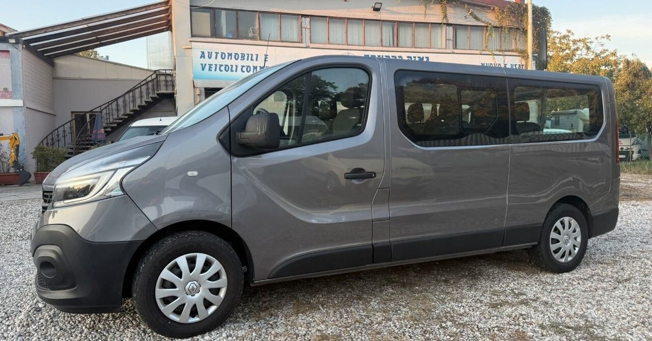 Renault RENAULT TRAFIC PASSENGER T29 2.0 dCi 145 CV L2H1 imagem 3