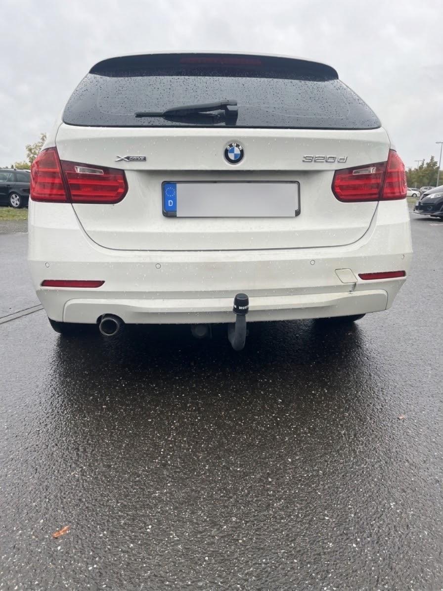 BMW 320 2015 — interior