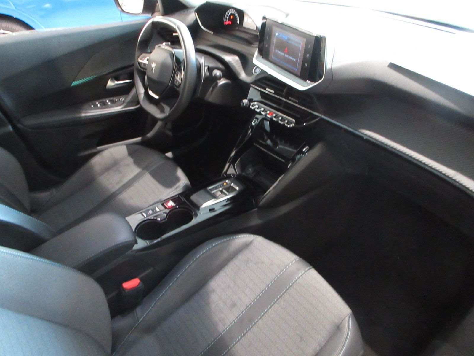 Fahrzeugabbildung Peugeot 2008 Allure 1.2T LED/NAVI/PDC/R´CAM/ALU