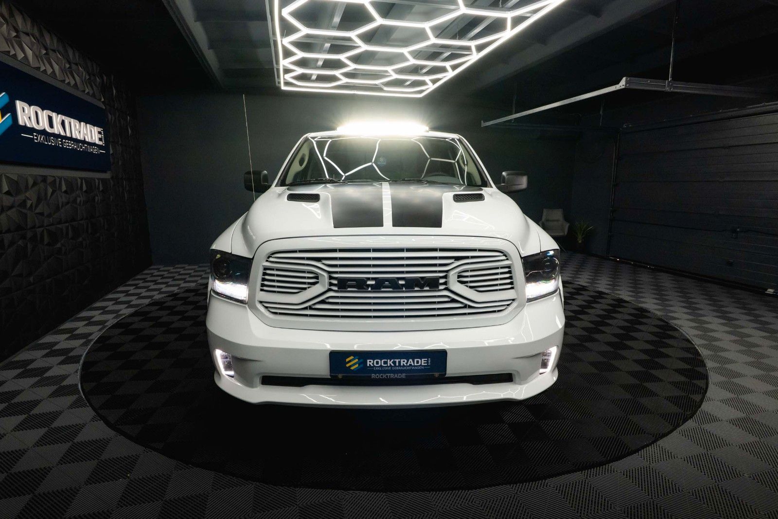 Fahrzeugabbildung Dodge RAM 5.7 V8 HEMI 4x4 SingleCab MAXI LONGBED *LED*