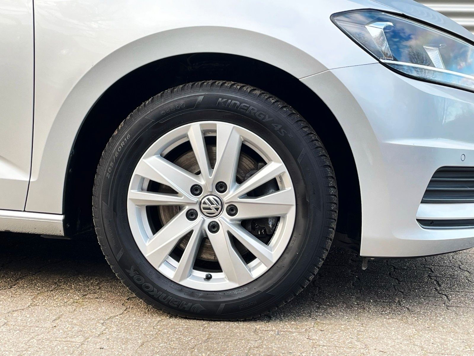 Fahrzeugabbildung Volkswagen Touran 1.5 TSI DSG  NAVI ACC 7-SITZE GANZJ. RFN.