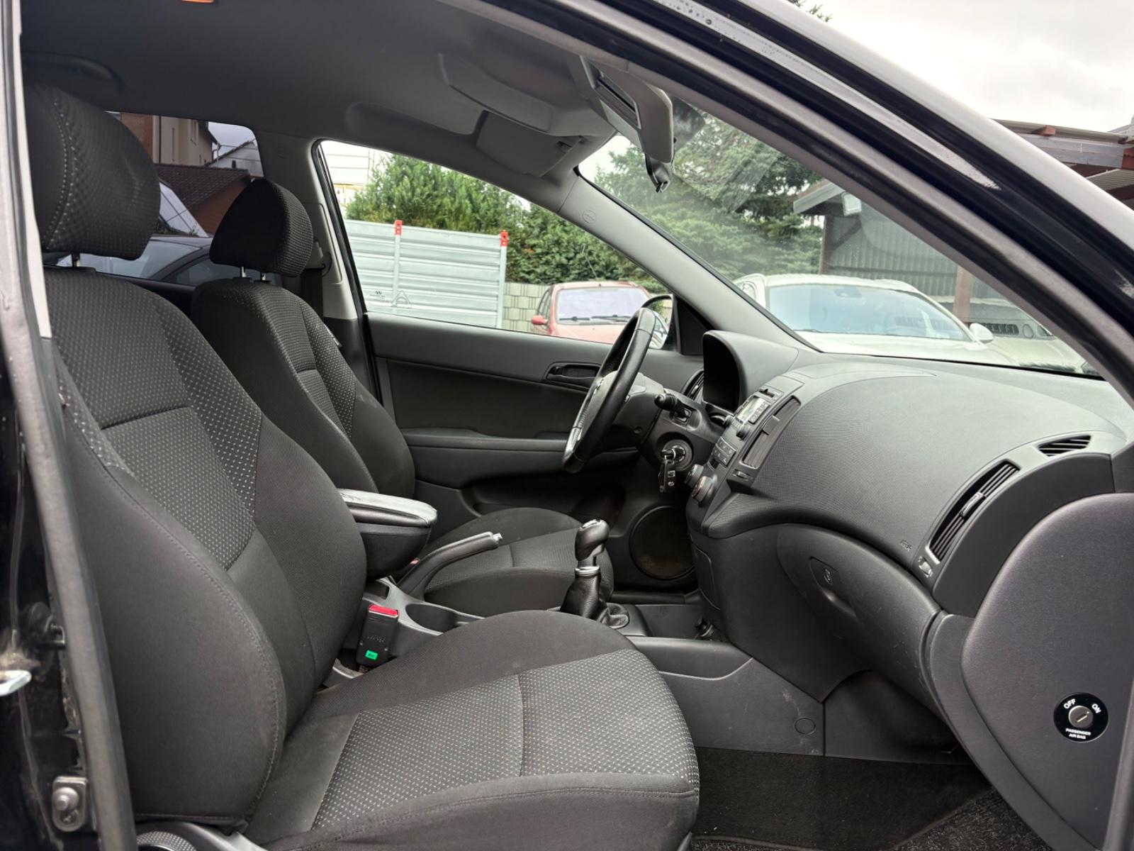 Hyundai i30 2012 — photo 13