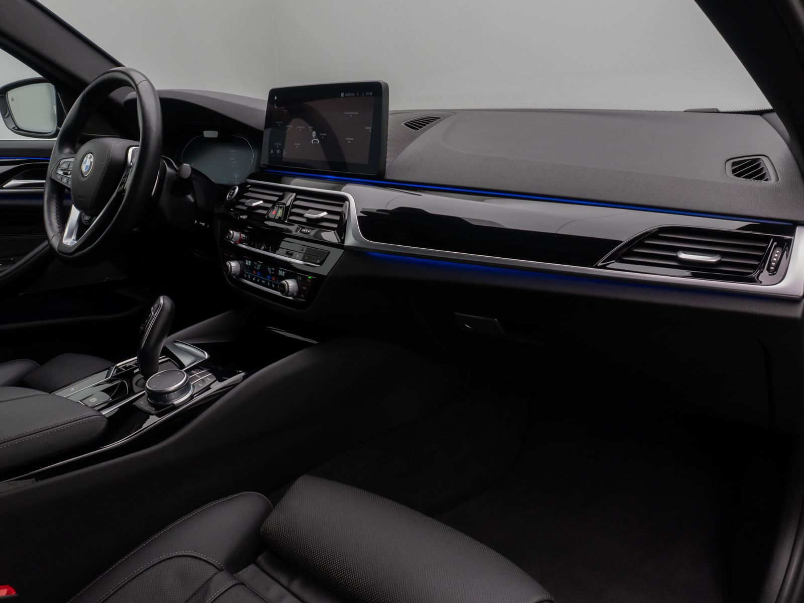 Fahrzeugabbildung BMW 540d xD DisplKey Laser DAB MSport HUD H/K 19Zoll