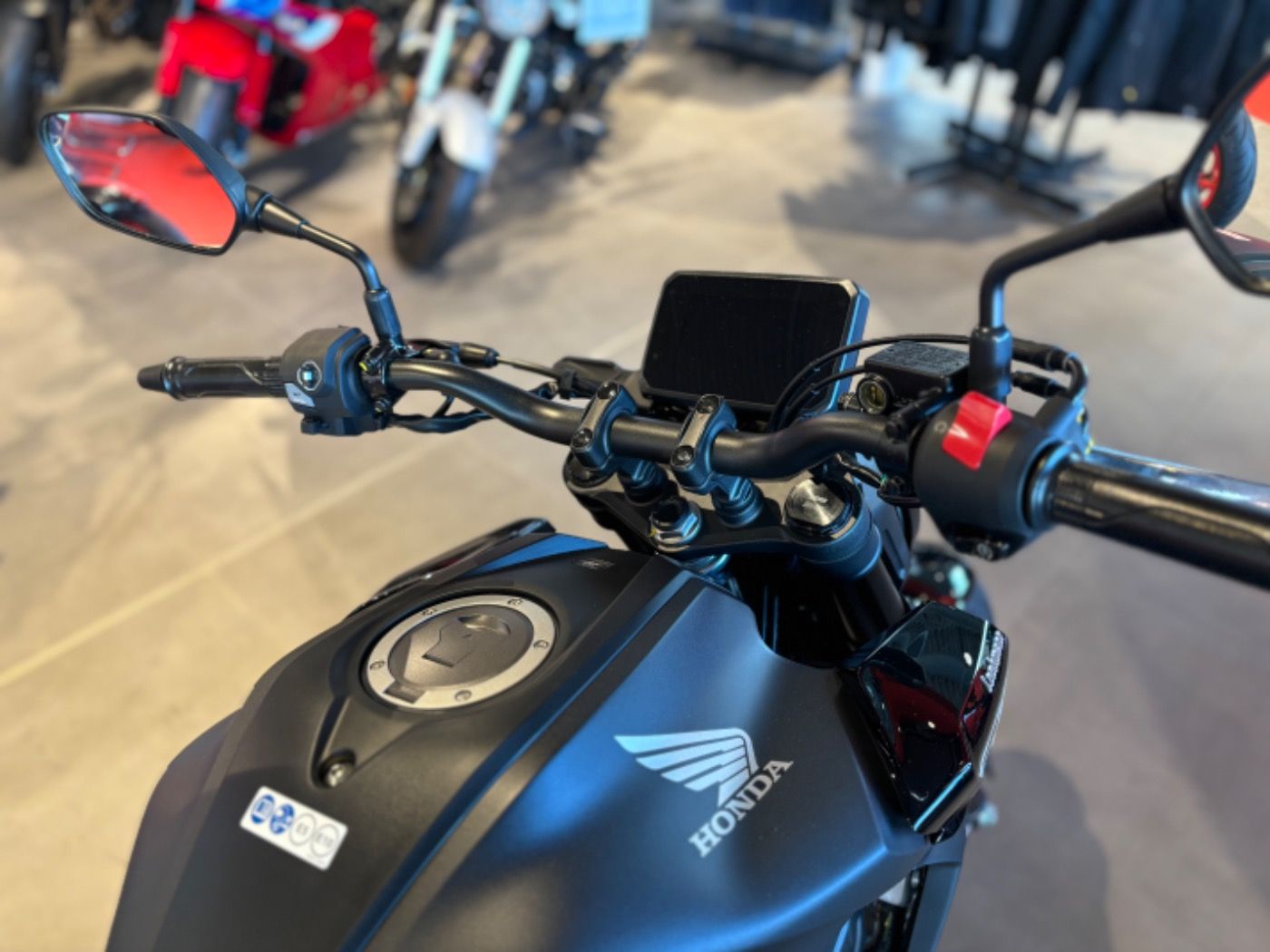 Fahrzeugabbildung Honda CB 125 R, 6 Jahre Garantie, 2025