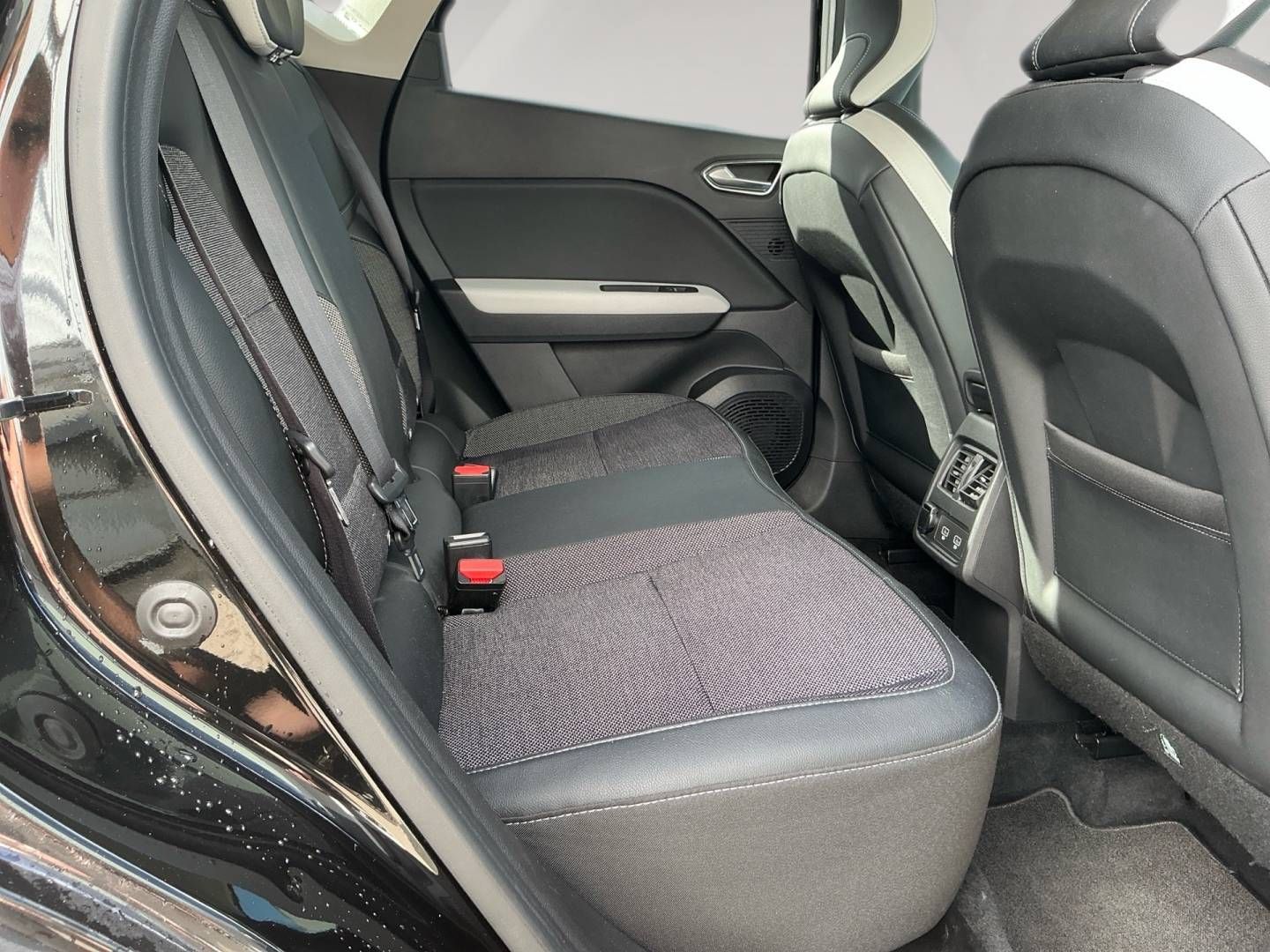Fahrzeugabbildung Renault CAPTUR EDITION ONE E-TECH PLUG-IN 160