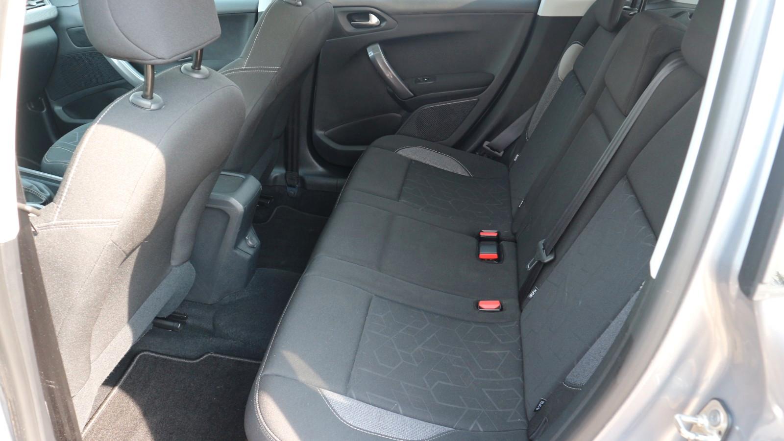Peugeot 2008 1.2 e-VTi Style Pano.Dach*